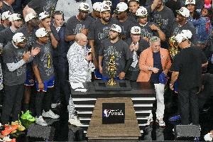 NBA快船vs76人_低调看直播_赛事报道_赛事前言_焦点赛事