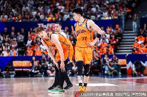 张镇麟：王哲林不贪功 却又是关键时刻能站出来的人 队长当之无愧-gw