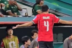金玟哉:下场后朝教练摊手是不满防守 我可能破坏了团队氛围已道歉