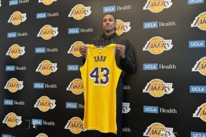 在线观看球神NBA地铁上看直播_无插件免费观看