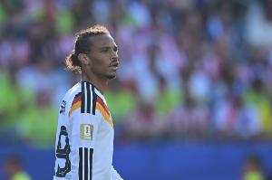 抽象表现！30岁萨内本届世界杯4场全首发，17次尝试过人仅成功2次-mv