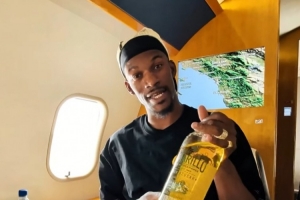 今日看球了！巴特勒晒视频 乘私人飞机前往温哥华观战哥伦比亚vs瑞士直播_免费在线免费观看